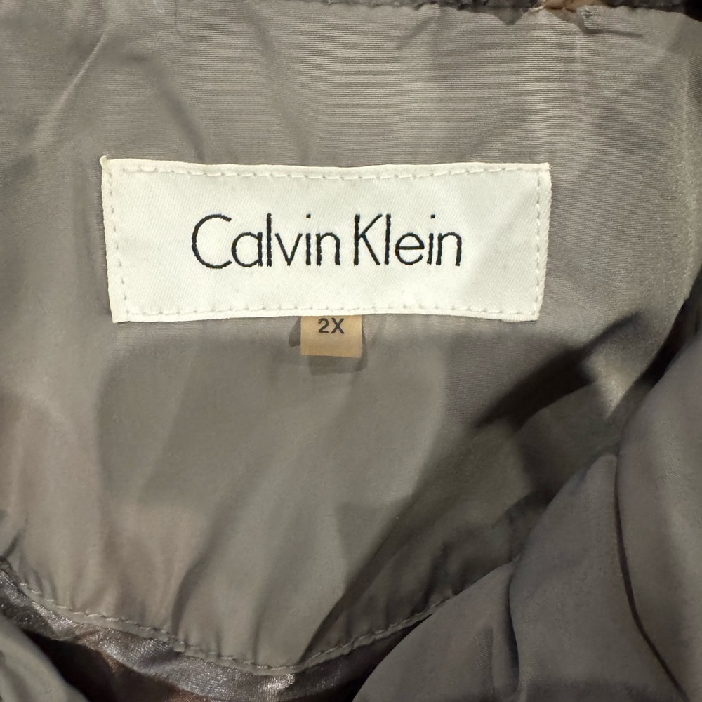Calvin Klein Women's Light Gray Quilted Vest - Picture 4 of 5
